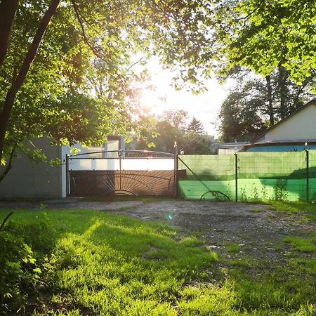 Erlebe Unseren Verein Im Geraeumigen Wohnwagen! Feldkirchen bei Graz Exterior foto